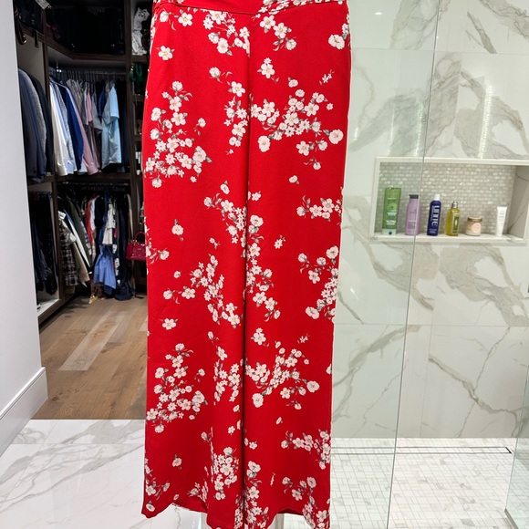 100% silk red pants with white flowers. Fully lined with side zipper - Picture 4 of 7